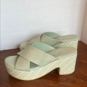 Beach by Matisse Sea foam green platform sandals 7